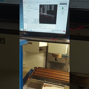 Realmeca Fraiseuse cnc déplacement des axes XYZ sous Linux CnC